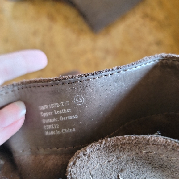 Boots - Picture 4 of 5